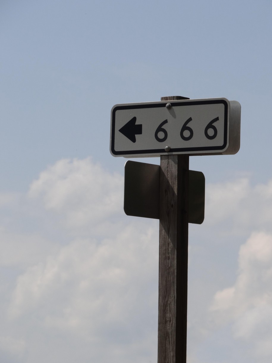 Straßenschild 666