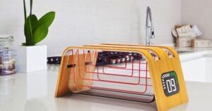 Ein Toast auf den durchsichtigen Design-Brotröster