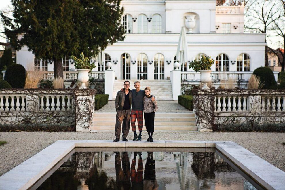 <span class="entry-title-primary">Interview und Impressionen aus Joops neuem Zuhause</span> <span class="entry-subtitle">Wolfgang Joop in der aktuellen Jubiläumsausgabe von AD</span>