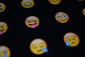 Emojis als Anfang vom Untergang des Abendlandes Warum die moderne Kommunikation ein Rückschritt sein kann