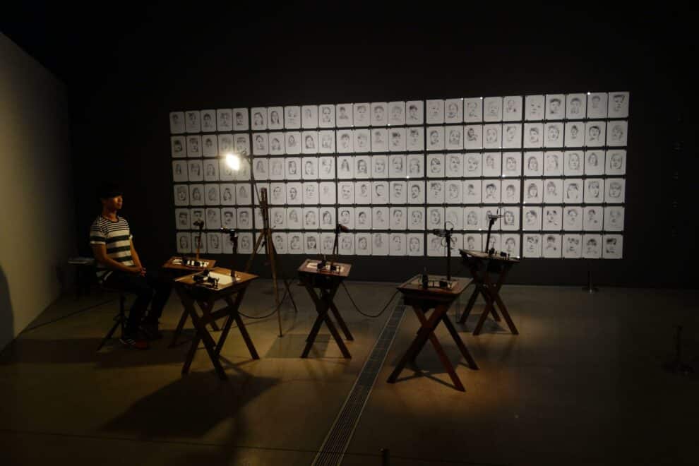 <span class="entry-title-primary">Five Robots called Paul</span> <span class="entry-subtitle">Vom Robot gezeichnet</span>