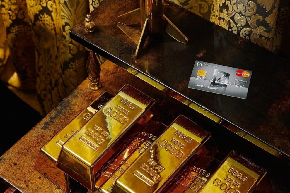 <span class="entry-title-primary">25 Hours Hotels versteigern zu G20 schrille ‘Trump-Suite’.</span> <span class="entry-subtitle">Das Viertel rund um die Elbphilharmonie ist dank G20-Gipfel Sicherheitszone - Gottseidank liegt das 25hours Hotel 'Altes Hafenamt' direkt nebenan</span>