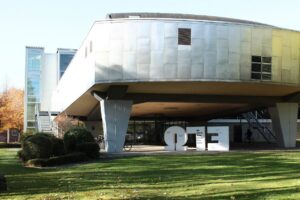 Bleistift versus 3D-Drucker – Gestaltungsstudiengänge früher und heute DESIGNBOTE sprach mit Prof. Nora Gummert-Hauser, Dekanin am Fachbereich Design der Hochschule Niederrhein