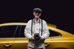 Der blinde Fotograf Pete Eckert inszeniert den neuen Volkswagen Arteon "You don’t need eyes to see beauty"