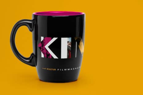 6-MDR-Mitteldeutscher-Rundfunk-Corporate-Design-Filmmagazin-Kino-Royal-onair-Design-Screendesign-Sendung-Werbemittel-Tasse-mit-Logo.jpg