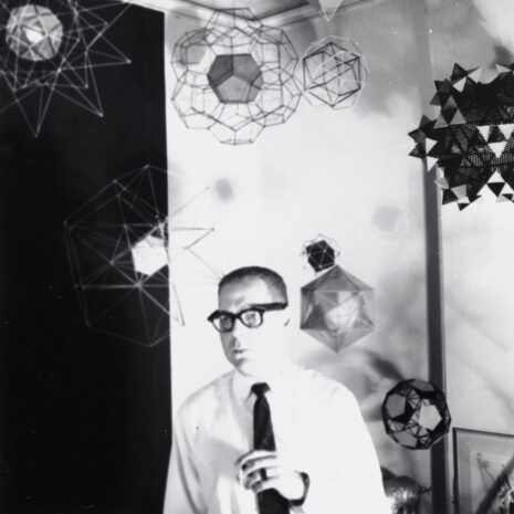 Victor J. Papanek in Buffalo , NY (April 1959 ). Photograph k indly donated to the Victor J. Papanek Foundation by Nicolette Papanek © University of Applied Arts Vienna, Victor J. Papanek Foundation