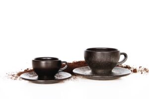 kaffeeform veredelt Kaffeesatz zu Tassen und Cups Der Designer Julian Lechner macht Tassen aus Prött