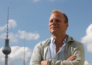 Nikolaus Pjeta YieldPR Berlin Özil