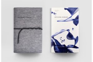 1. Sonderedition und Buchhandelsausgabe der Publikation Officina Humana (v.l.n.r.). (Foto: PT)