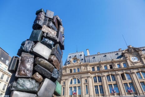 Arman Skulptur am Bahnhof Gare St. Lazare