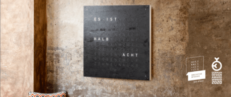 Qlocktwo – Innendeko und Uhr in einem