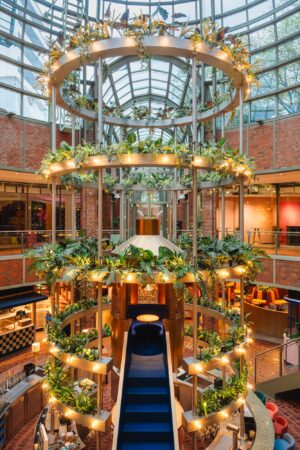 Le big TamTam – Spotlight den Genüssen Studio De Schutter setzt mit einem differenzierten Beleuchtungskonzept bestimmende Akzente