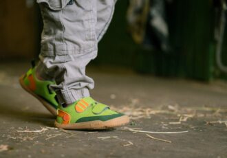 RICOSTA launcht Barfußschuh-Marke qnuffs mit Rock&Stars