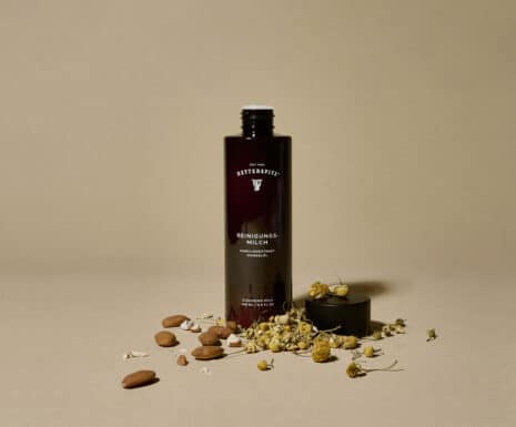 Retterspitz Reinigungsmilch in Braunglas-Flasche mit Kamillenextrakt und Mandelöl