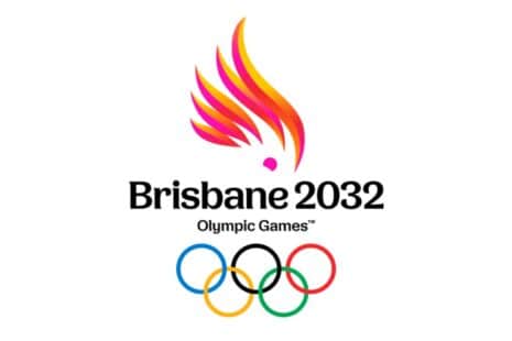 Das Brisbane 2032 Emblem mit einem rosa Kakadu, dessen Federschopf wie eine Flamme wirkt, darunter Schriftzug und olympische Ringe
