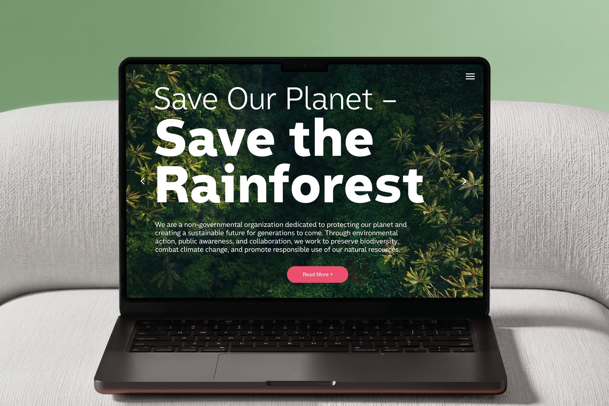 Laptop mit einer Website zum Thema Regenwald, gesetzt in Conviva