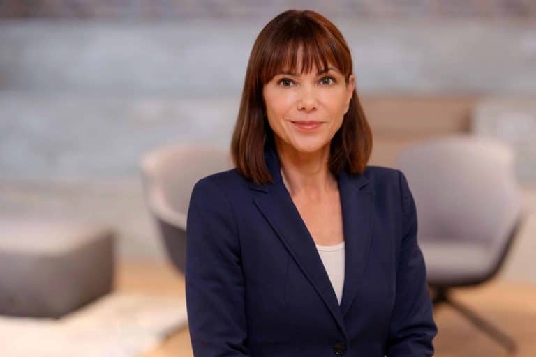 Porträt von Ines Juen, Director Corporate Communications der REWE Group