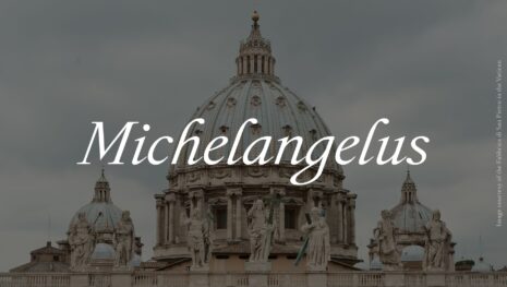 Schriftzug Michelangelus in weißer Kursive vor der Kuppel des Petersdoms