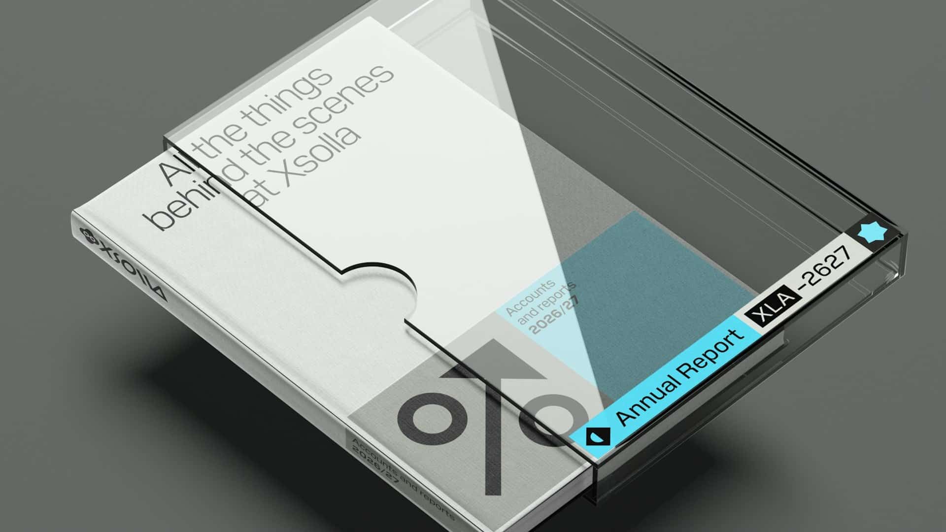 Annual Report von Xsolla in transparenter Hülle mit Label