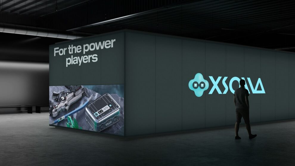 Messestand mit Xsolla-Wortmarke und dem Claim For the power players